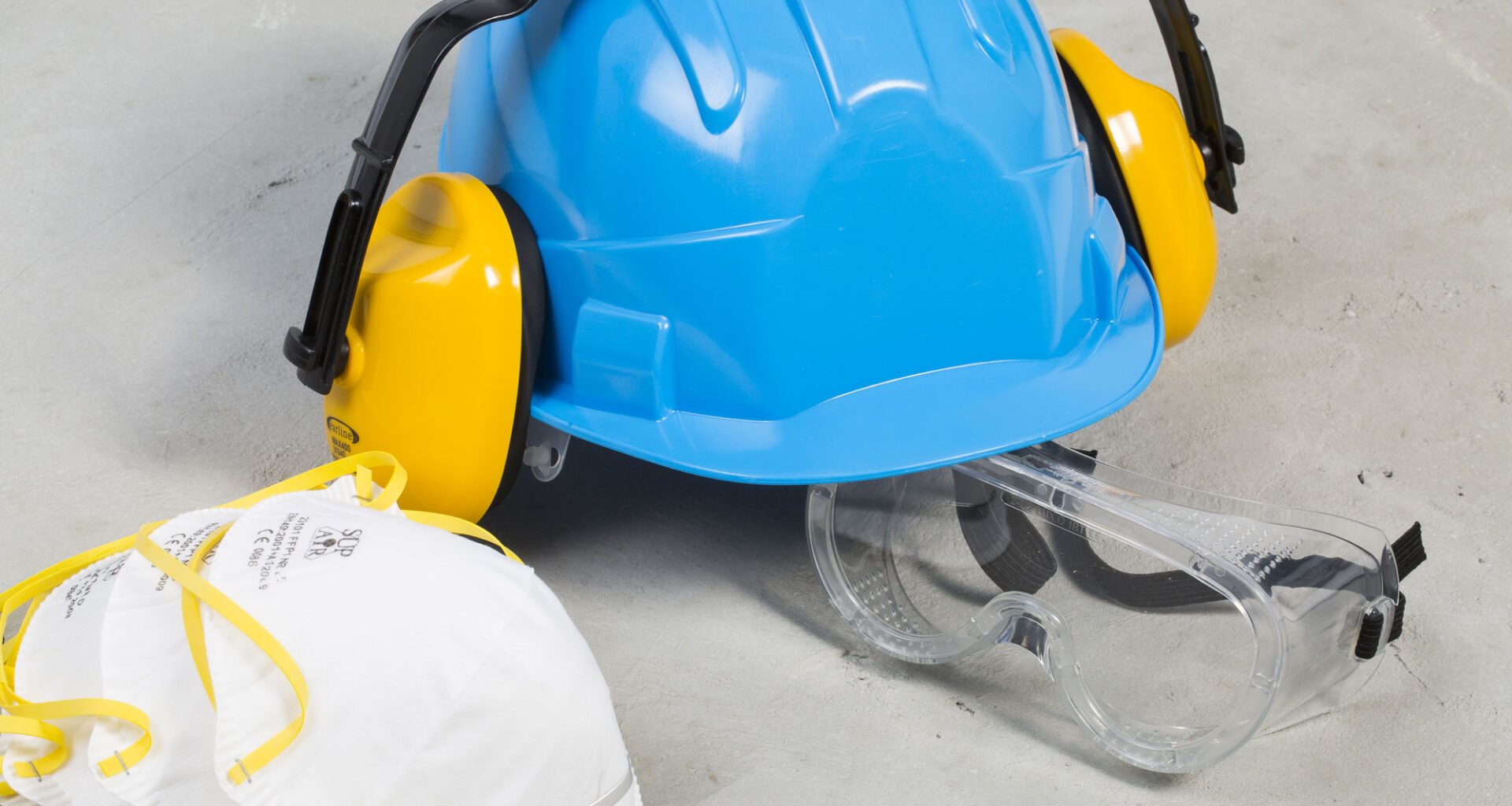 Casque et protection de chantier