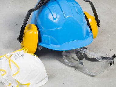 Casque et protection de chantier