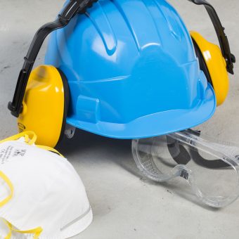 Casque et protection de chantier