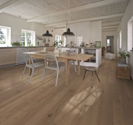 Carrelage effet parquet et parquet massif : les avantages et les défauts ? parquet COMMODITY