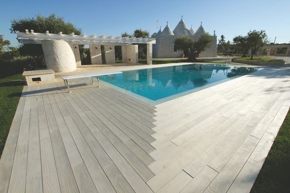 terrasse-lames-de-bois-plage-piscine.jpg