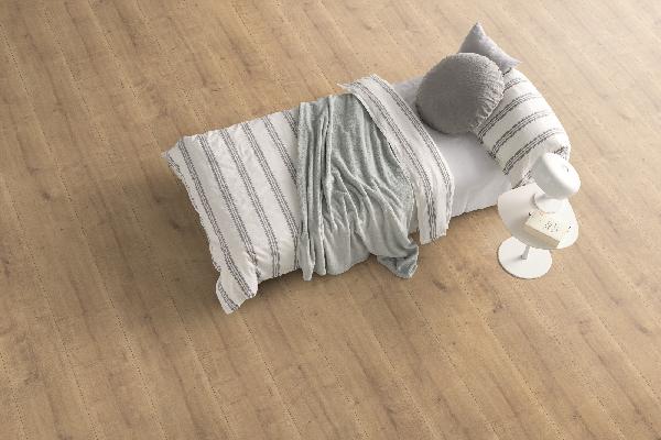 Comment bien aménager ses combles ? Teinte chêne foncé