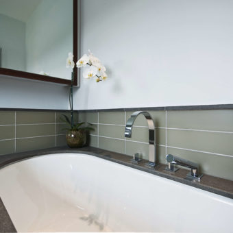 nettoyer des joints de salle de bain
