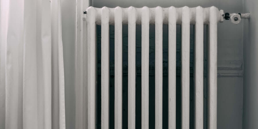 Radiateur tuyaux eau chaude