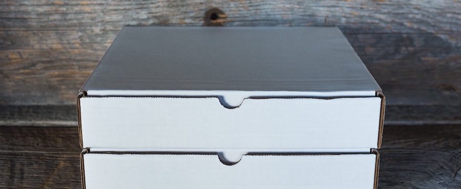 Meuble à tiroirs en carton