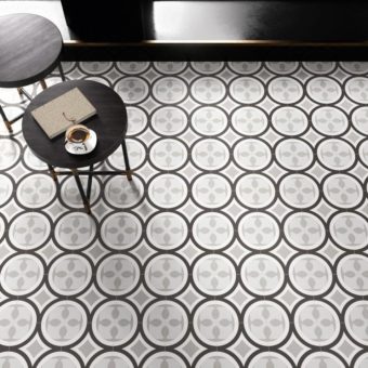 Carreaux de ciment noirs et blancs