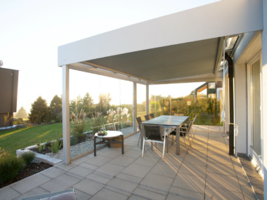 Un extérieur aménagé avec terrasse