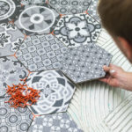 Pose de carreaux de ciment au sol