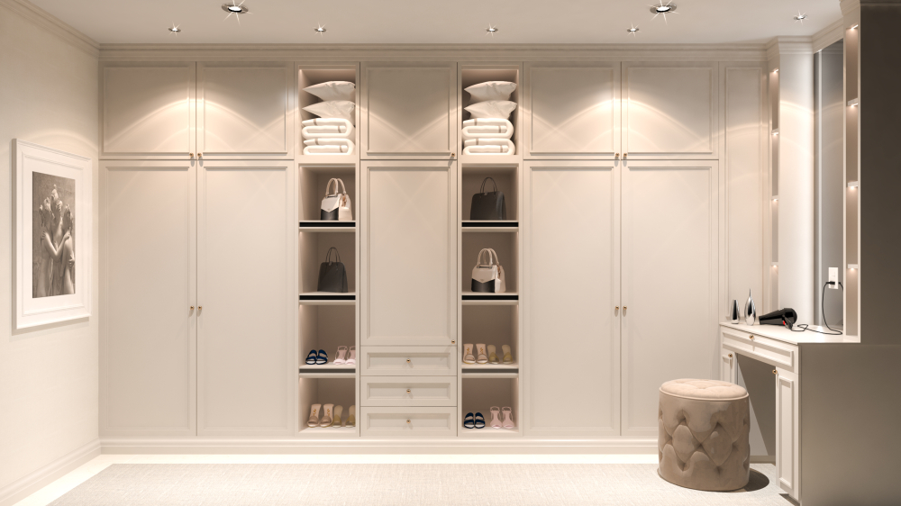 Pièce dressing de luxe avec éclairages au plafond, petit siège et prise électrique pour brancher un sèche-cheveux par exemple