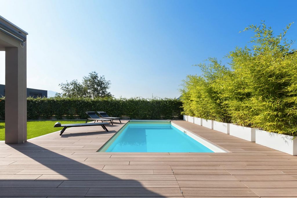 Piscine-design-dans-une-résidence-moderne