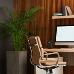 Bureau de télétravail avec plantes vertes photo de couverture