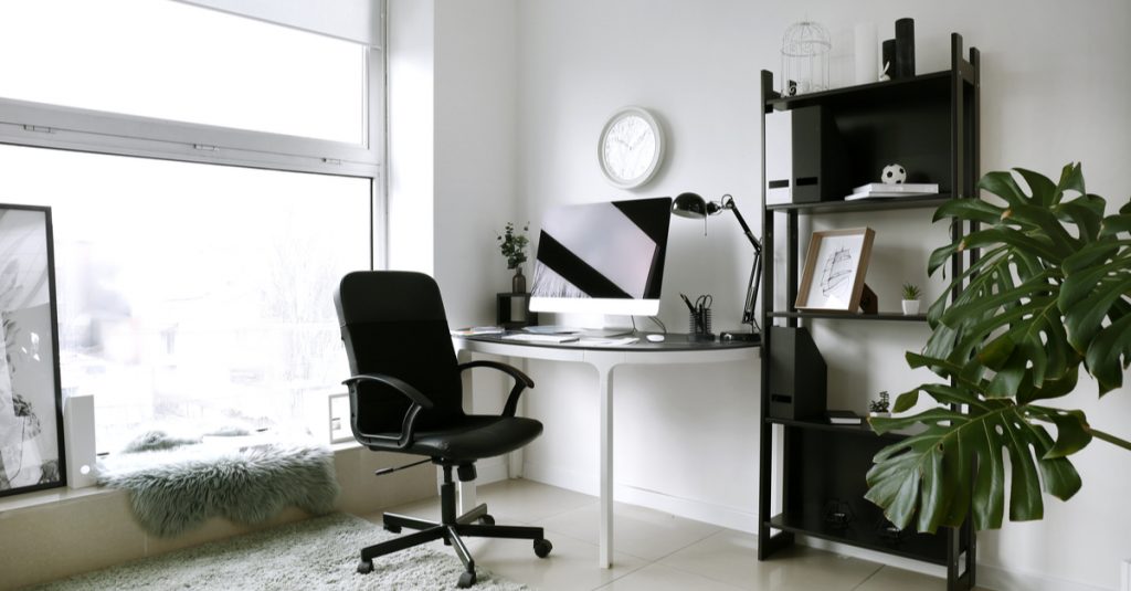 Espace de télétravail spacieux et lumineux