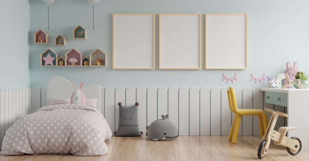 Chambre d’enfant avec murs décorés