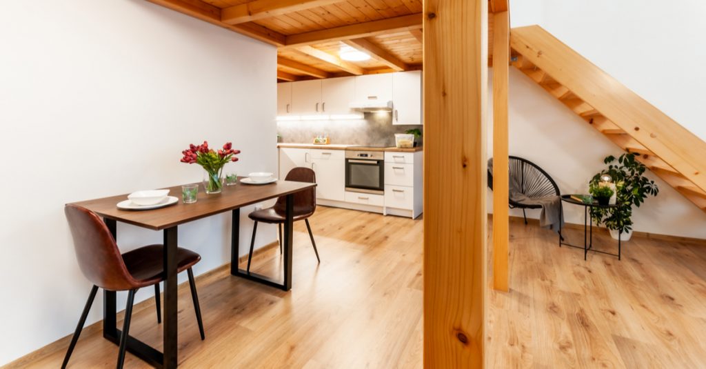 Mezzanine en bois avec escalier