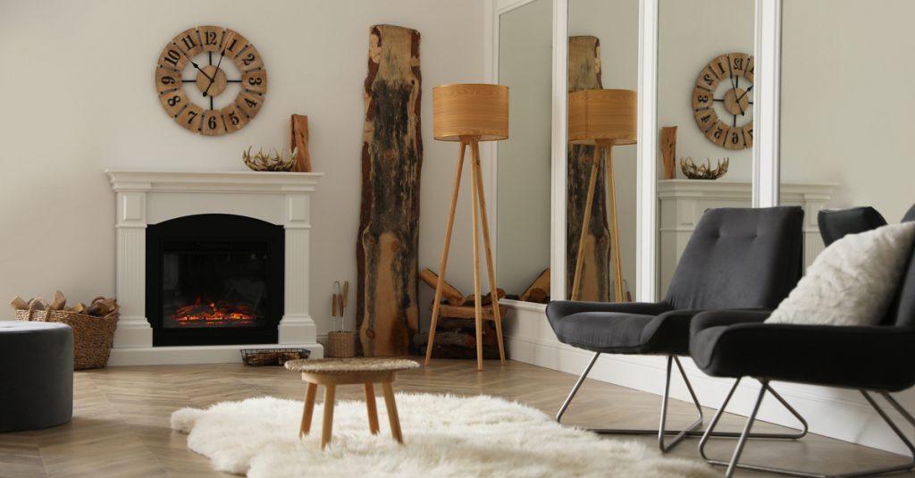 Intérieur tendance déco montagne avec du blanc et du bois