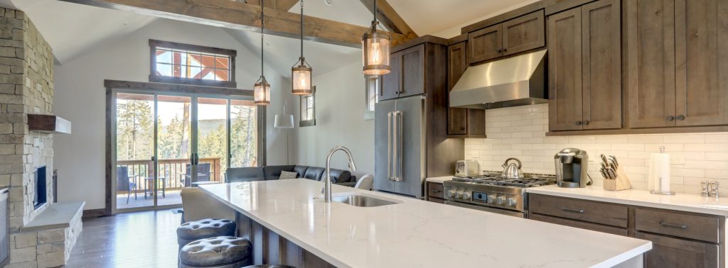 Cuisine et salle à manger style chalet