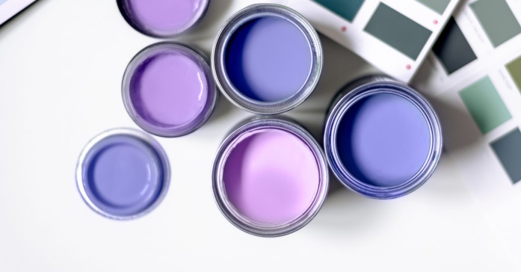 Pots de peinture pour rénovation