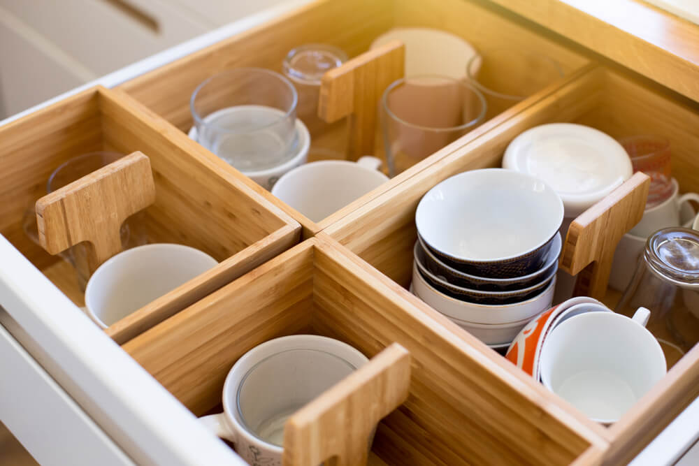 Aménager une petite cuisine en utilisant des séparateurs