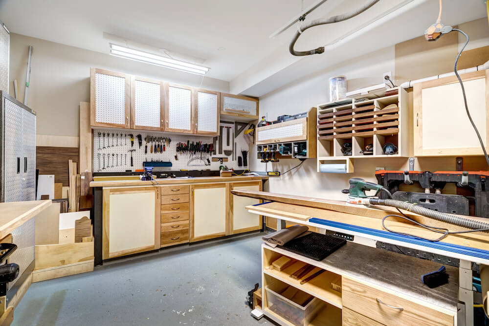 Comment créer un espace atelier fonctionnel dans le garage